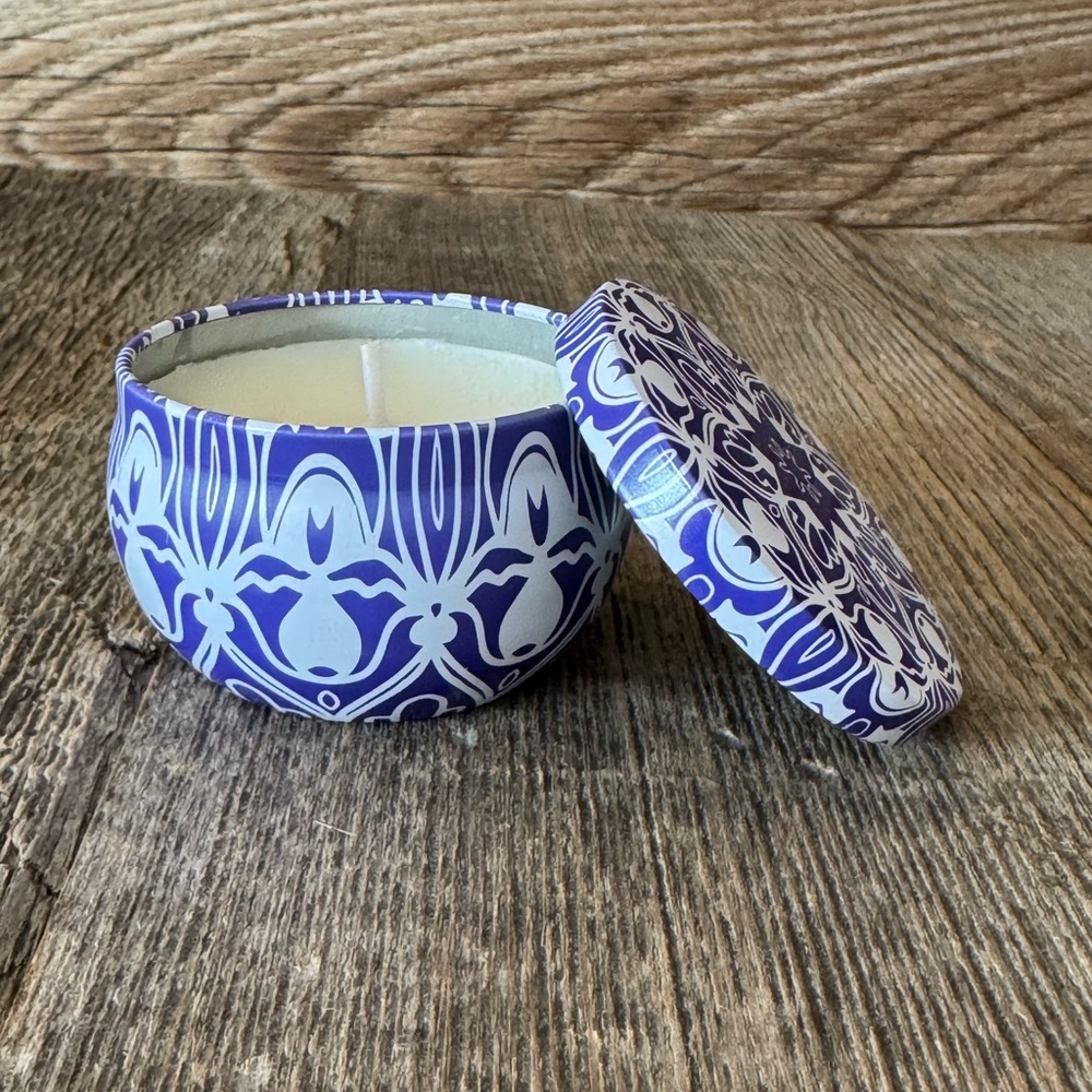 Candela mini lemon candle in hampden blue and white tin.  NWOT.